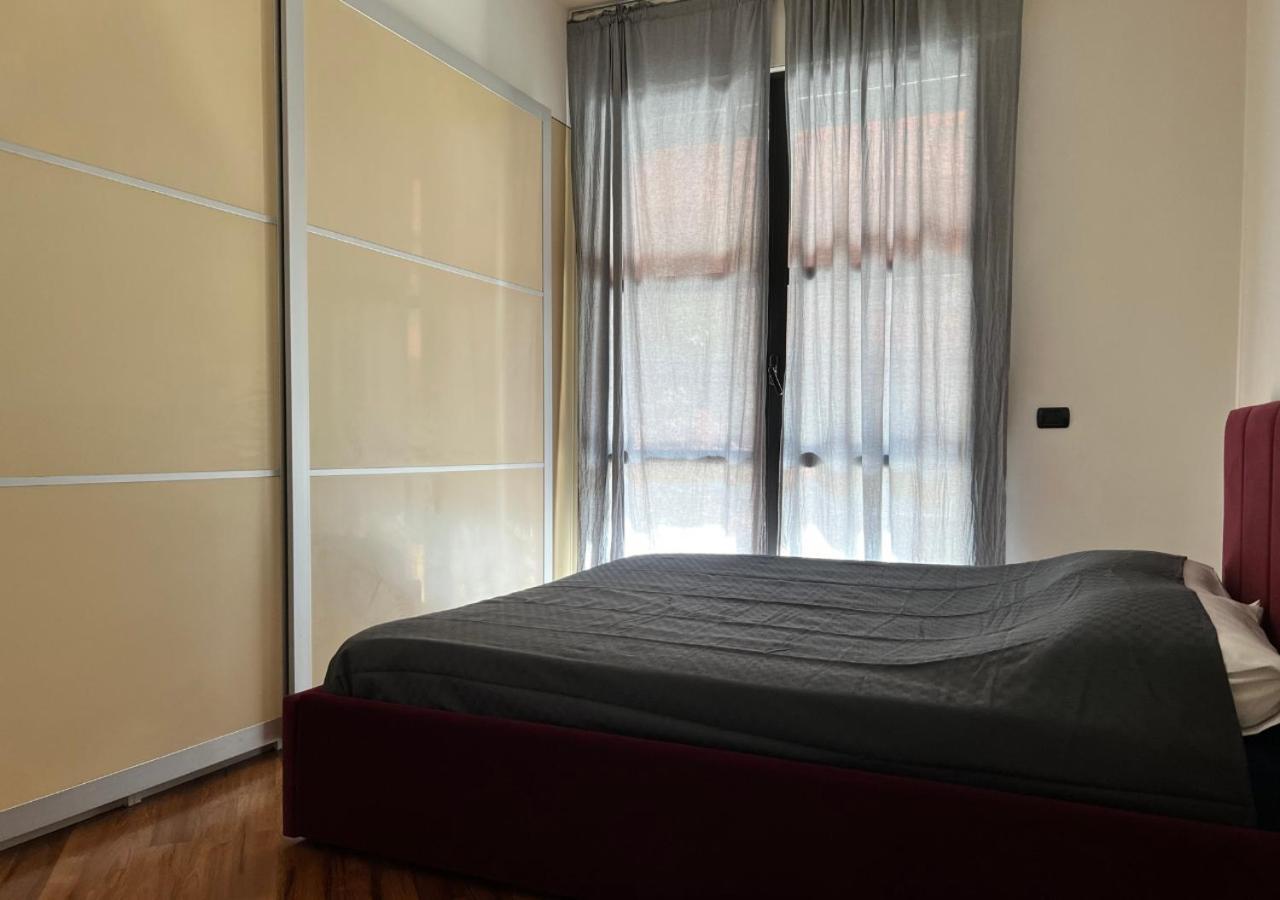 La Casa Di Charlie - Stazione Centrale Milan Bagian luar foto