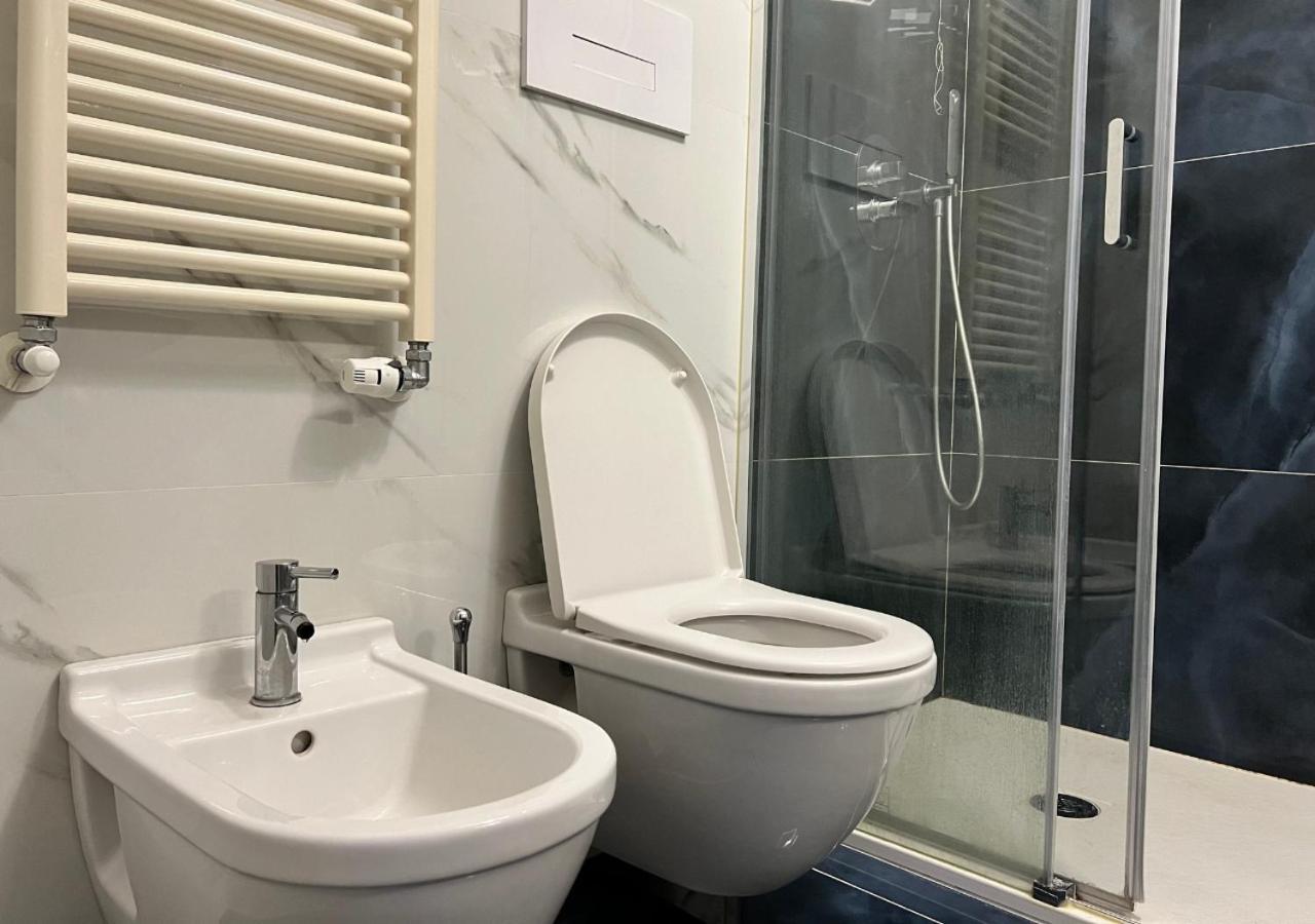 La Casa Di Charlie - Stazione Centrale Milan Bagian luar foto